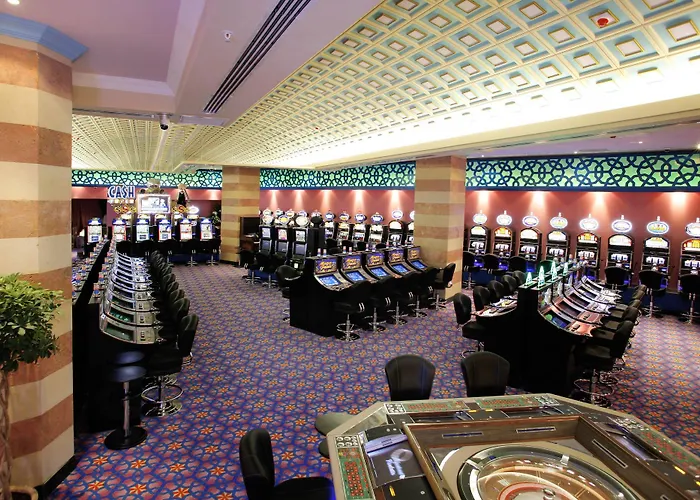 ホテル Merit & Casino 5*